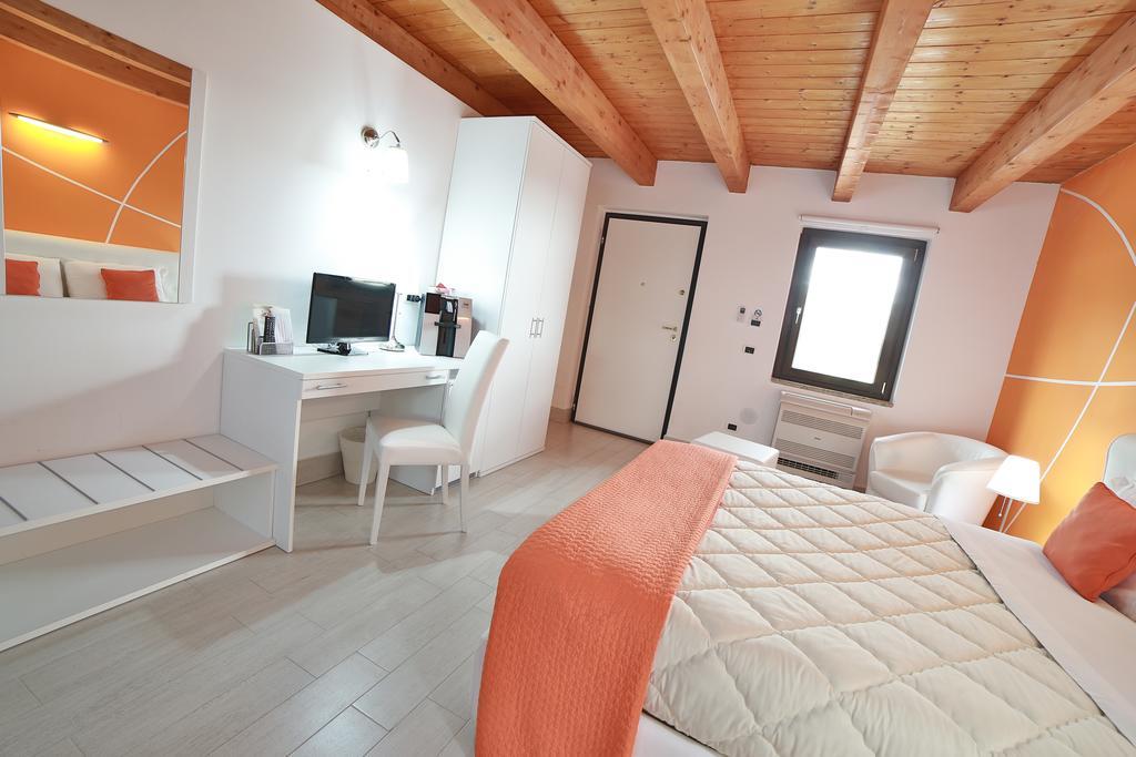Villa Giulia Del Cavaliere Кастровилари Екстериор снимка